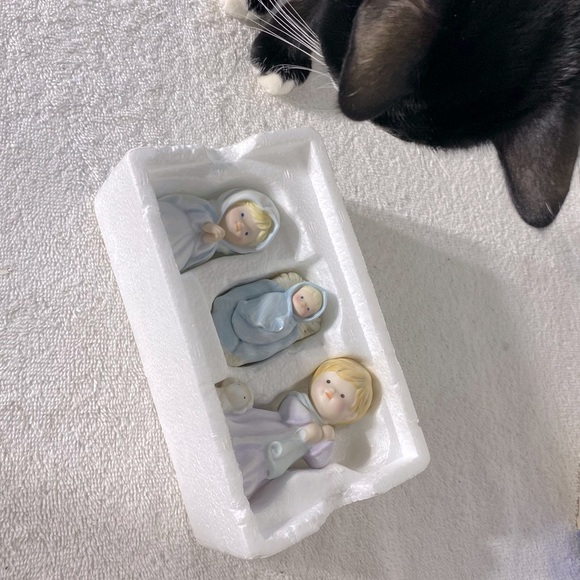 Vintage 1986 Avon Heavenly Blessings Nativity Collection Ceramic Figurines - Picture 9 of 15